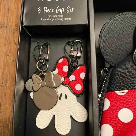 Disney Minnie Mouse Red and Black Kids Accessory Set